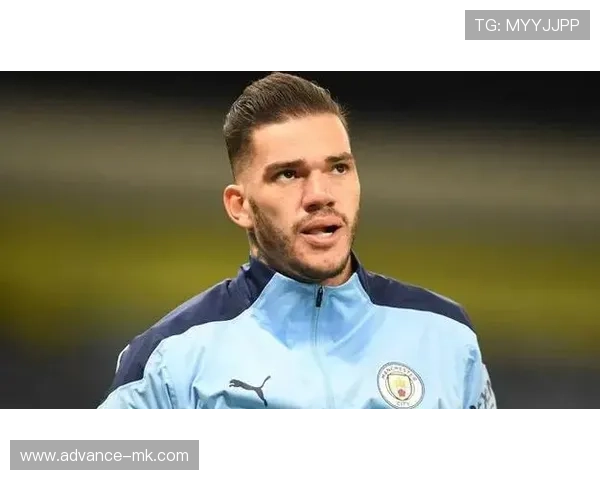 埃德森惊人反应速度引热议,球迷惊叹如闪电般敏捷